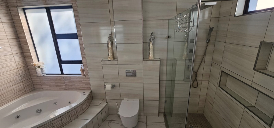 5 Bedroom Property for Sale in The Islands Estates North West